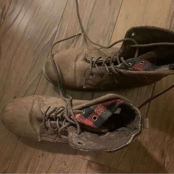 Size 8 Barely Worn Combat Boots - Picture 4 of 4